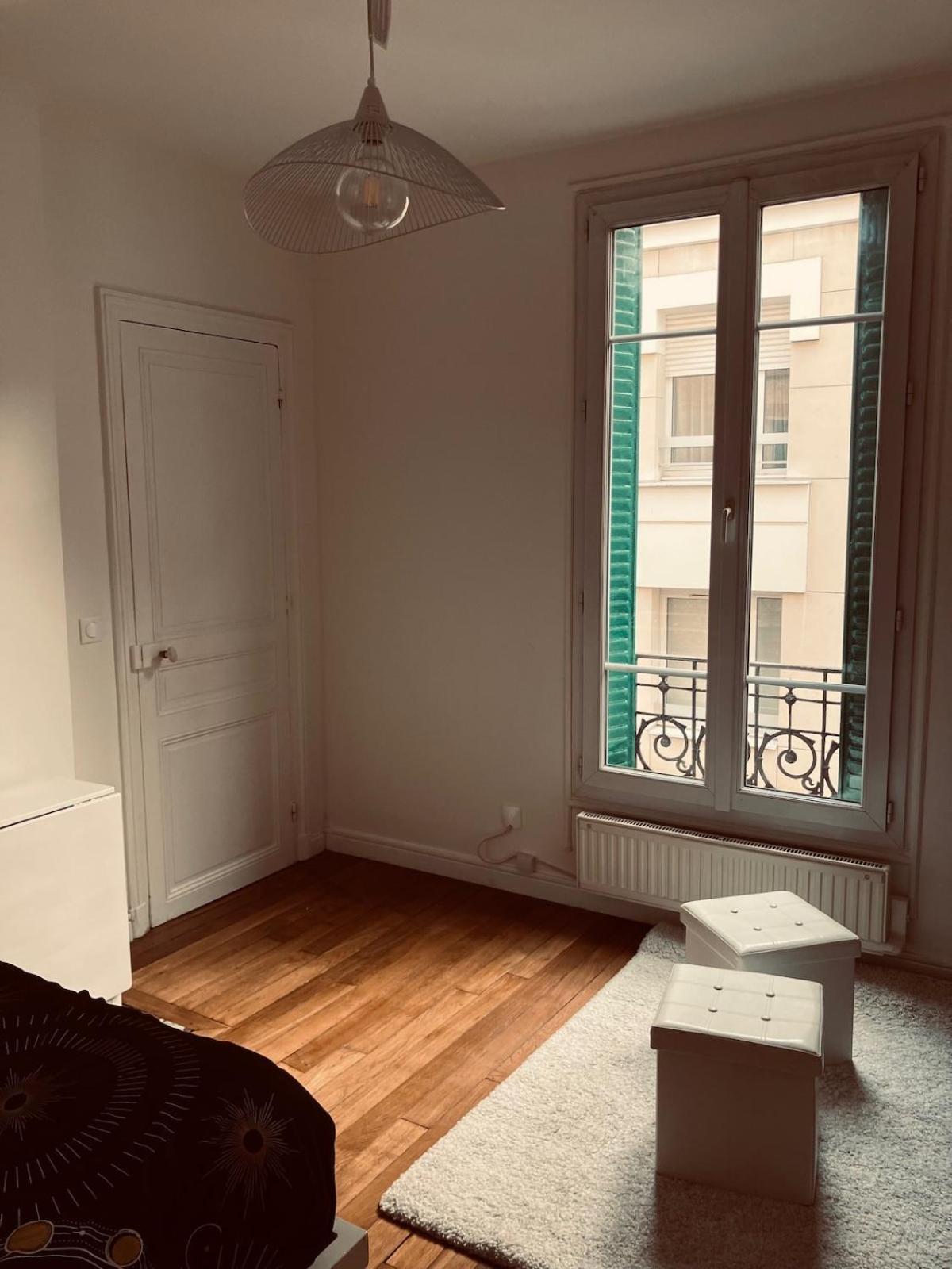 A 2min Du Metro Appartement